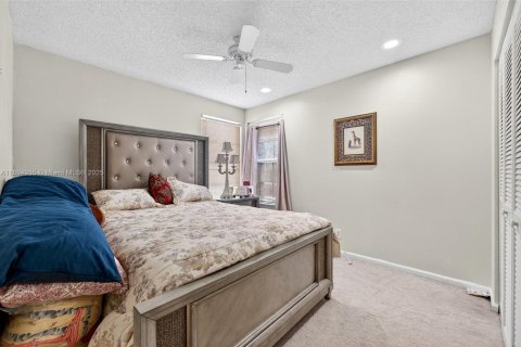 Townhouse in Coral Springs, Florida 4 bedrooms, 157 sq.m. № 1950666 - photo 25