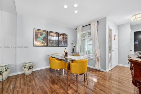 Townhouse in Coral Springs, Florida 4 bedrooms, 157 sq.m. № 1950666 - photo 11