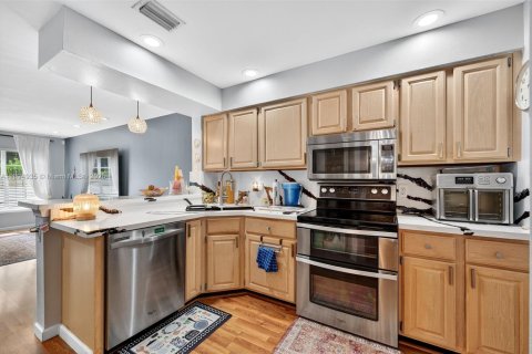 Townhouse in Coral Springs, Florida 4 bedrooms, 157 sq.m. № 1950666 - photo 2