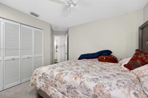 Townhouse in Coral Springs, Florida 4 bedrooms, 157 sq.m. № 1950666 - photo 26