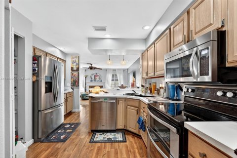 Townhouse in Coral Springs, Florida 4 bedrooms, 157 sq.m. № 1950666 - photo 4