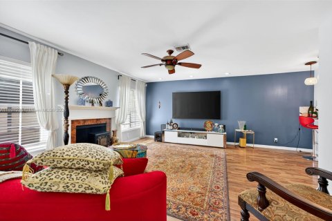 Townhouse in Coral Springs, Florida 4 bedrooms, 157 sq.m. № 1950666 - photo 14