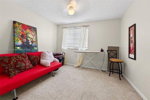 Townhouse in Coral Springs, Florida 4 bedrooms, 157 sq.m. № 1950666 - photo 27