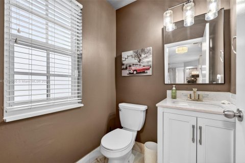 Townhouse in Coral Springs, Florida 4 bedrooms, 157 sq.m. № 1950666 - photo 15