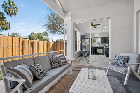 House in Tamarac, Florida 2 bedrooms, 140.28 sq.m. № 2033627 - photo 9