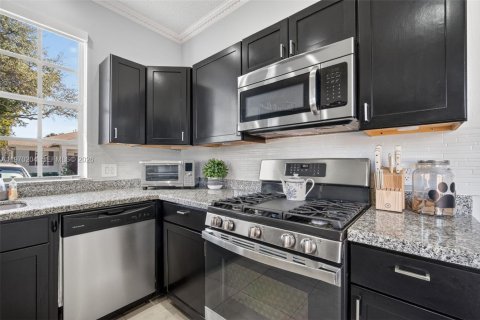 House in Tamarac, Florida 2 bedrooms, 140.28 sq.m. № 2033627 - photo 15