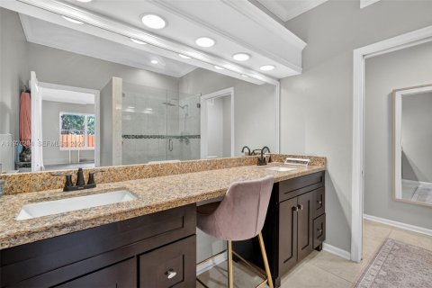 House in Tamarac, Florida 2 bedrooms, 140.28 sq.m. № 2033627 - photo 17