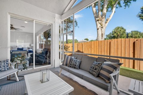 House in Tamarac, Florida 2 bedrooms, 140.28 sq.m. № 2033627 - photo 10