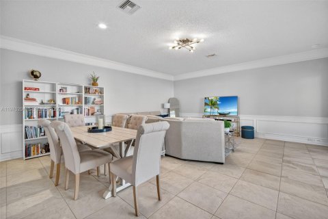 House in Tamarac, Florida 2 bedrooms, 140.28 sq.m. № 2033627 - photo 12