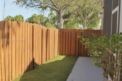 House in Tamarac, Florida 2 bedrooms, 140.28 sq.m. № 2033627 - photo 29