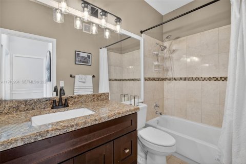 House in Tamarac, Florida 2 bedrooms, 140.28 sq.m. № 2033627 - photo 26