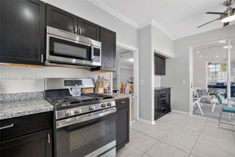 House in Tamarac, Florida 2 bedrooms, 140.28 sq.m. № 2033627 - photo 16