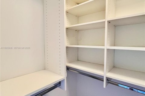 Touwnhouse à louer à Sunny Isles Beach, Floride: 3 chambres, 210.42 m2 № 1976716 - photo 24