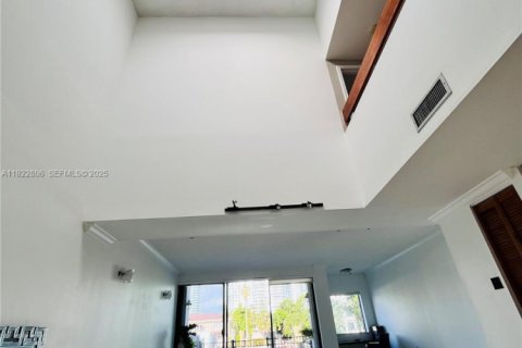 Touwnhouse à louer à Sunny Isles Beach, Floride: 3 chambres, 210.42 m2 № 1976716 - photo 12