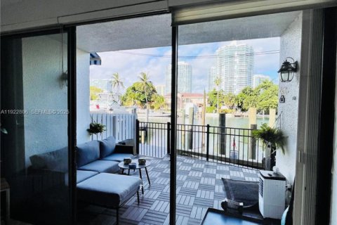 Touwnhouse à louer à Sunny Isles Beach, Floride: 3 chambres, 210.42 m2 № 1976716 - photo 13