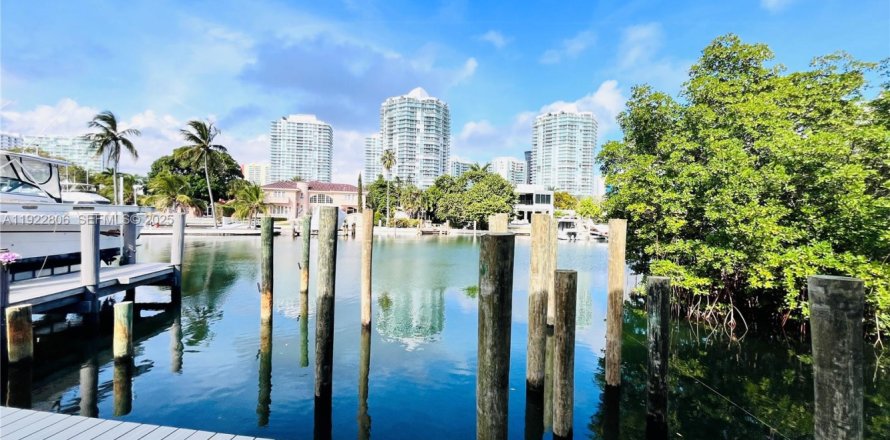 Touwnhouse à Sunny Isles Beach, Floride 3 chambres, 210.42 m2 № 1976716