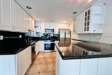 Touwnhouse à louer à Sunny Isles Beach, Floride: 3 chambres, 210.42 m2 № 1976716 - photo 8