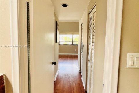 Touwnhouse à louer à Sunny Isles Beach, Floride: 3 chambres, 210.42 m2 № 1976716 - photo 18