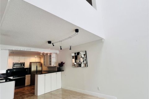 Touwnhouse à louer à Sunny Isles Beach, Floride: 3 chambres, 210.42 m2 № 1976716 - photo 10