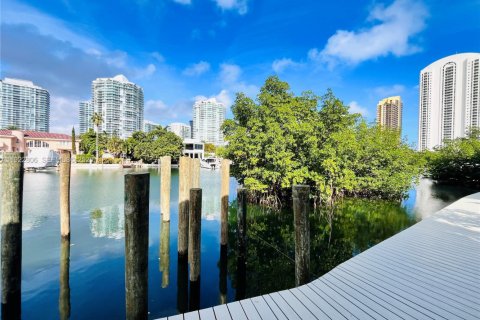 Touwnhouse à louer à Sunny Isles Beach, Floride: 3 chambres, 210.42 m2 № 1976716 - photo 2
