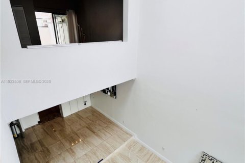 Touwnhouse à louer à Sunny Isles Beach, Floride: 3 chambres, 210.42 m2 № 1976716 - photo 11