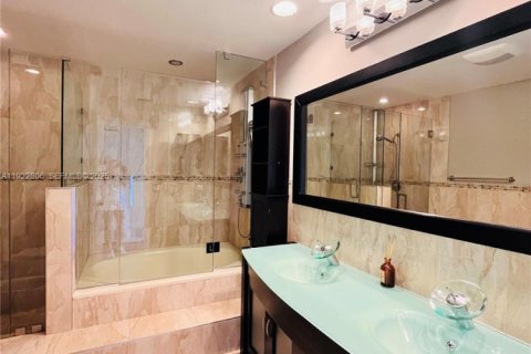 Touwnhouse à louer à Sunny Isles Beach, Floride: 3 chambres, 210.42 m2 № 1976716 - photo 26