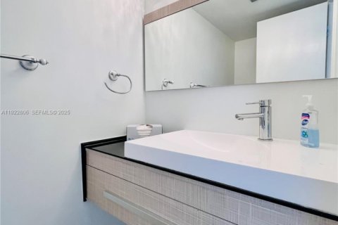 Touwnhouse à louer à Sunny Isles Beach, Floride: 3 chambres, 210.42 m2 № 1976716 - photo 6