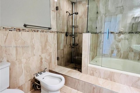 Touwnhouse à louer à Sunny Isles Beach, Floride: 3 chambres, 210.42 m2 № 1976716 - photo 25