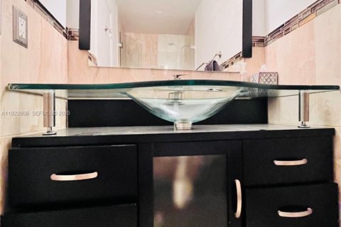 Touwnhouse à louer à Sunny Isles Beach, Floride: 3 chambres, 210.42 m2 № 1976716 - photo 30