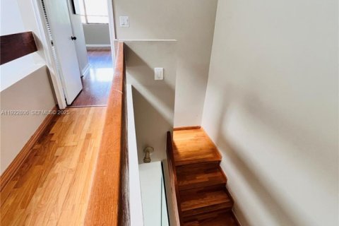 Touwnhouse à louer à Sunny Isles Beach, Floride: 3 chambres, 210.42 m2 № 1976716 - photo 17