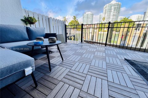 Touwnhouse à louer à Sunny Isles Beach, Floride: 3 chambres, 210.42 m2 № 1976716 - photo 15