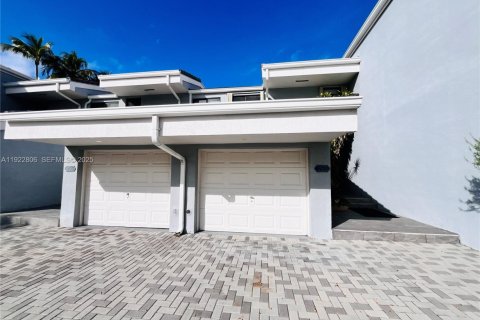 Touwnhouse à louer à Sunny Isles Beach, Floride: 3 chambres, 210.42 m2 № 1976716 - photo 4