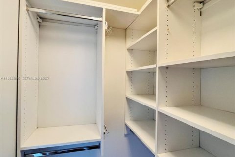 Touwnhouse à louer à Sunny Isles Beach, Floride: 3 chambres, 210.42 m2 № 1976716 - photo 23