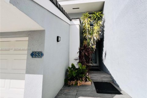 Touwnhouse à louer à Sunny Isles Beach, Floride: 3 chambres, 210.42 m2 № 1976716 - photo 5