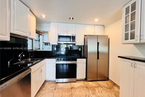 Touwnhouse à louer à Sunny Isles Beach, Floride: 3 chambres, 210.42 m2 № 1976716 - photo 7