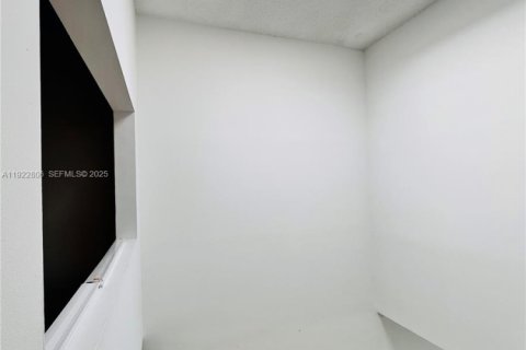 Touwnhouse à louer à Sunny Isles Beach, Floride: 3 chambres, 210.42 m2 № 1976716 - photo 16