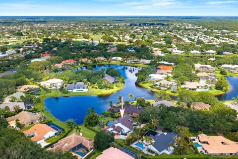 House in Jupiter, Florida 4 bedrooms, 274.8 sq.m. № 2267875