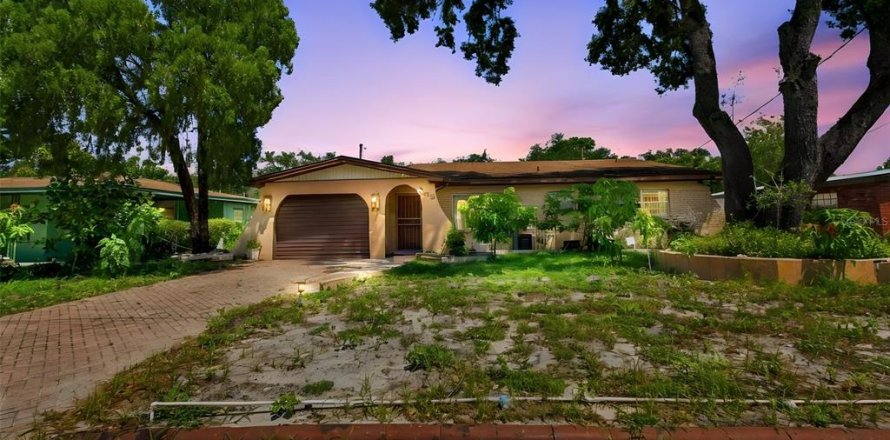 Villa ou maison à Tampa, Floride 4 chambres, 188.31 m2 № 2345509