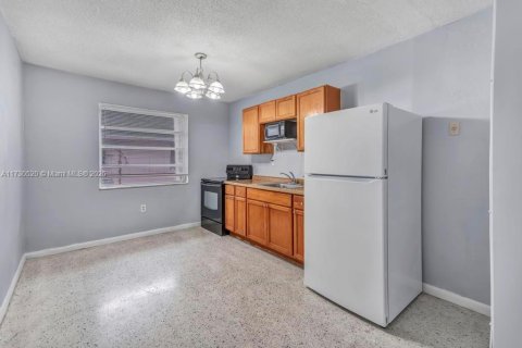 Propiedad comercial en venta en Miami, Florida, 358.23 m2 № 1861150 - foto 7