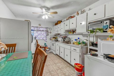 Propiedad comercial en venta en Miami, Florida, 358.23 m2 № 1861150 - foto 22