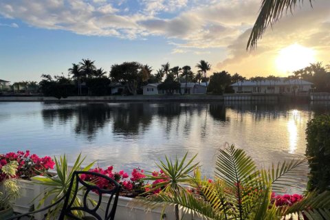 Townhouse in Palm Beach, Florida 2 bedrooms, 141.12 sq.m. № 2254314