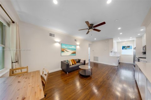 Condo in Miami Beach, Florida, 2 bedrooms  № 1929392 - photo 21