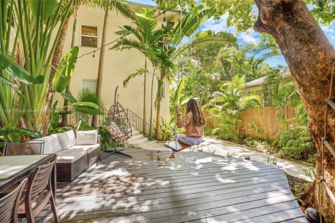 Condo in Miami Beach, Florida, 2 bedrooms  № 1929392 - photo 3