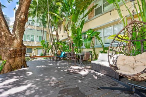 Condo in Miami Beach, Florida, 2 bedrooms  № 1929392 - photo 5
