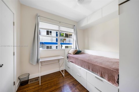 Condo in Miami Beach, Florida, 2 bedrooms  № 1929392 - photo 16