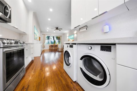 Condo in Miami Beach, Florida, 2 bedrooms  № 1929392 - photo 19