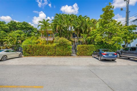 Condo in Miami Beach, Florida, 2 bedrooms  № 1929392 - photo 8