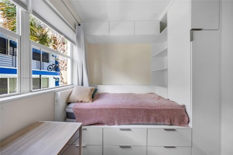 Condo in Miami Beach, Florida, 2 bedrooms  № 1929392 - photo 18