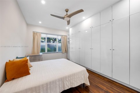 Condo in Miami Beach, Florida, 2 bedrooms  № 1929392 - photo 14