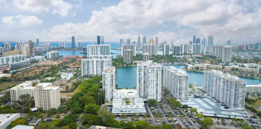 Condo in Aventura, Florida, 2 bedrooms  № 1864788